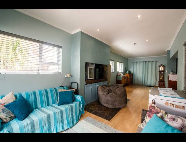 4 BEDROOM HOUSE FOR SALE IN WAVECREST